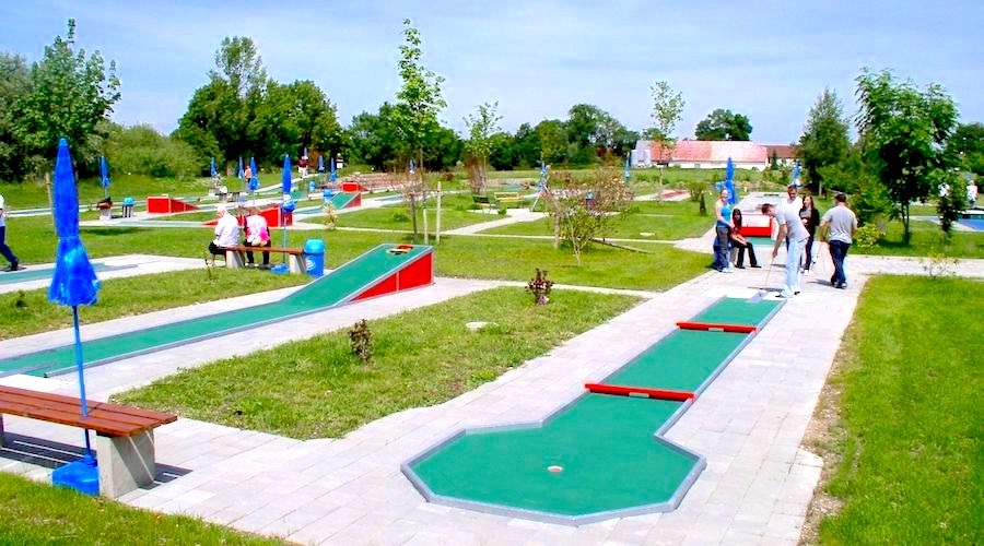 Im Minigolf Zentrum Olching ist die Filzgolf Anlage die einzige barrierefreie Minigolf Anlage.